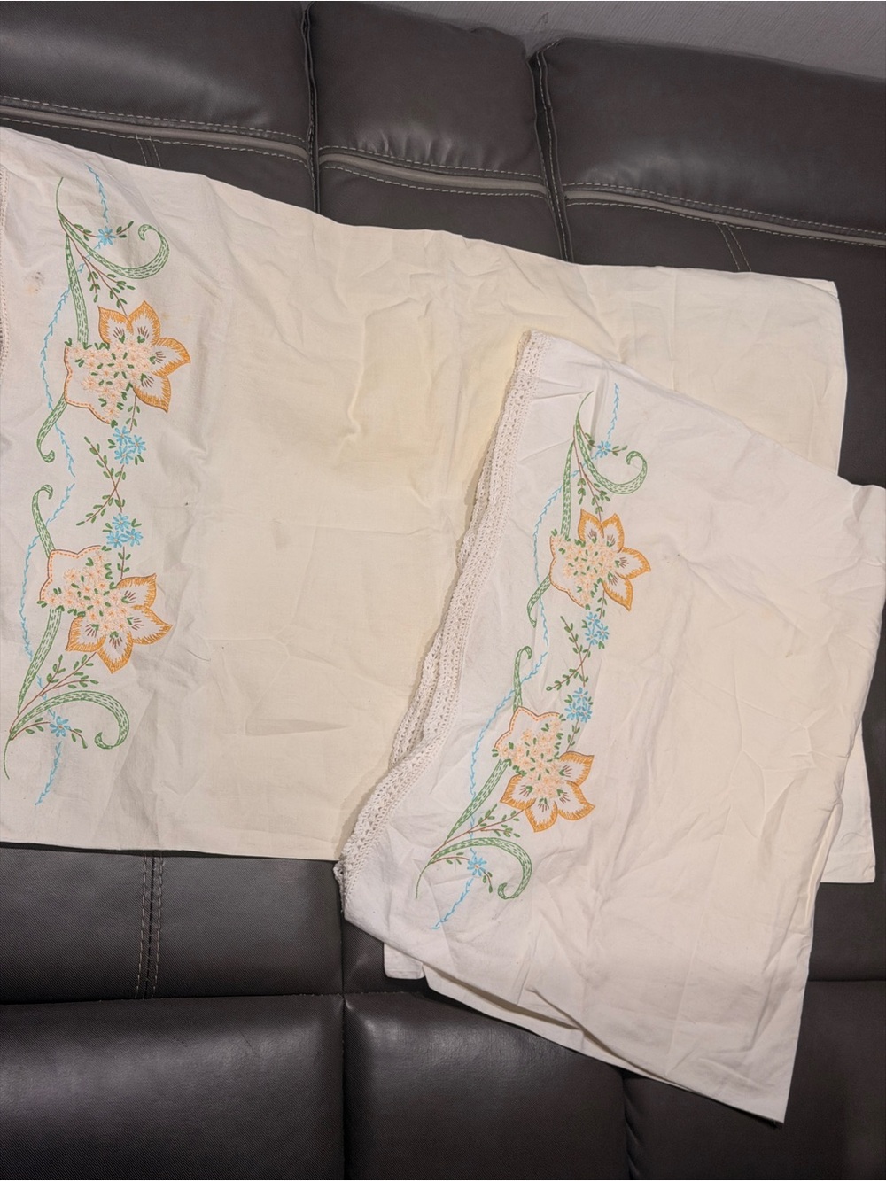 Vintage Embroidered Floral Pillowcase Set in Cream and Orange - Unbranded set of